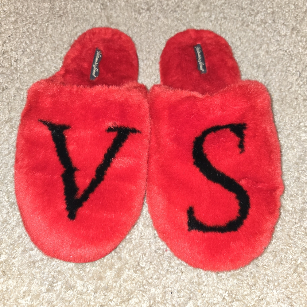 Victoria's Secret Luxe Plush Closed-Toe Slippers